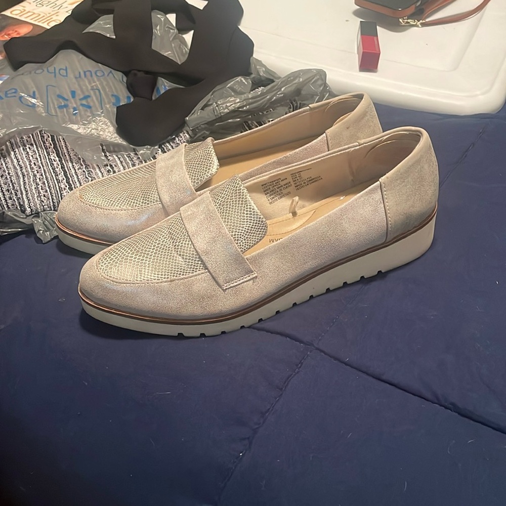 women’s flats